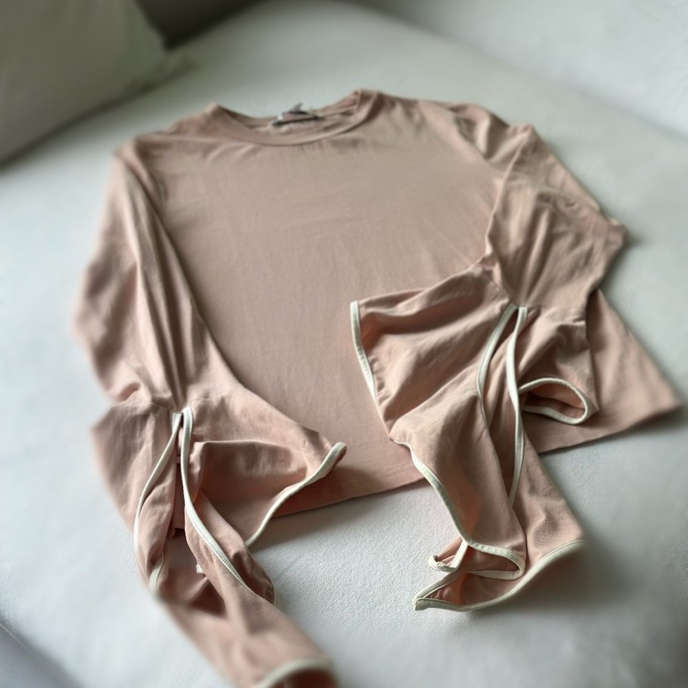 Romantic & Unique: English Factory Blouse with Detailed Sleeves